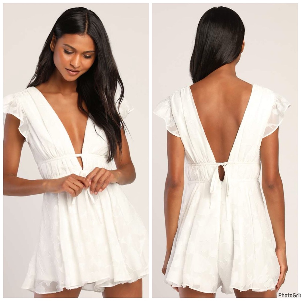 NWOT Lulu’s All About the Flowers White Floral Romper L $59 Large